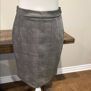 H&M Black and Gray Checkered Pencil Skirt